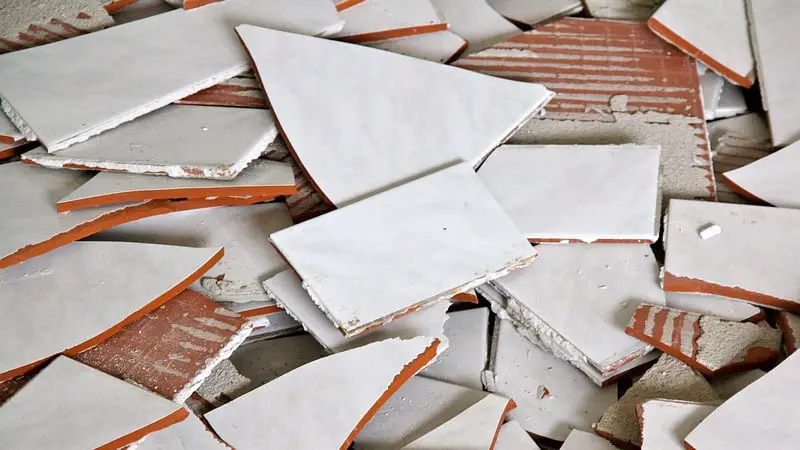 Can You Replace a Broken Tile on the Kitchen Wall? 