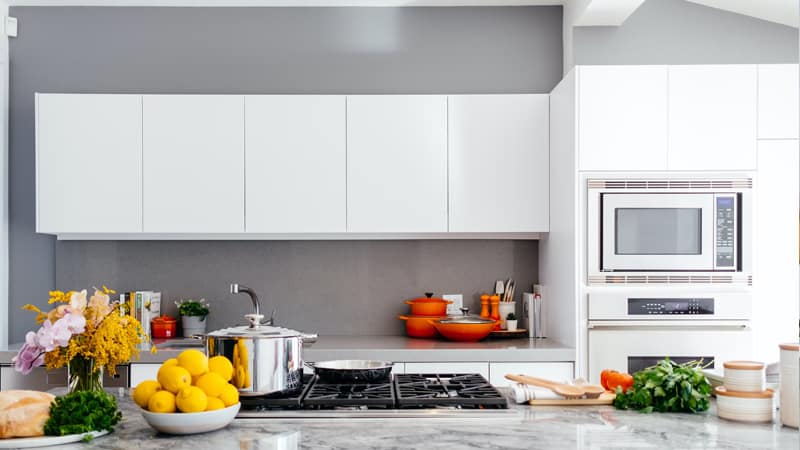 Should There be a Gap Above Kitchen Cabinets?